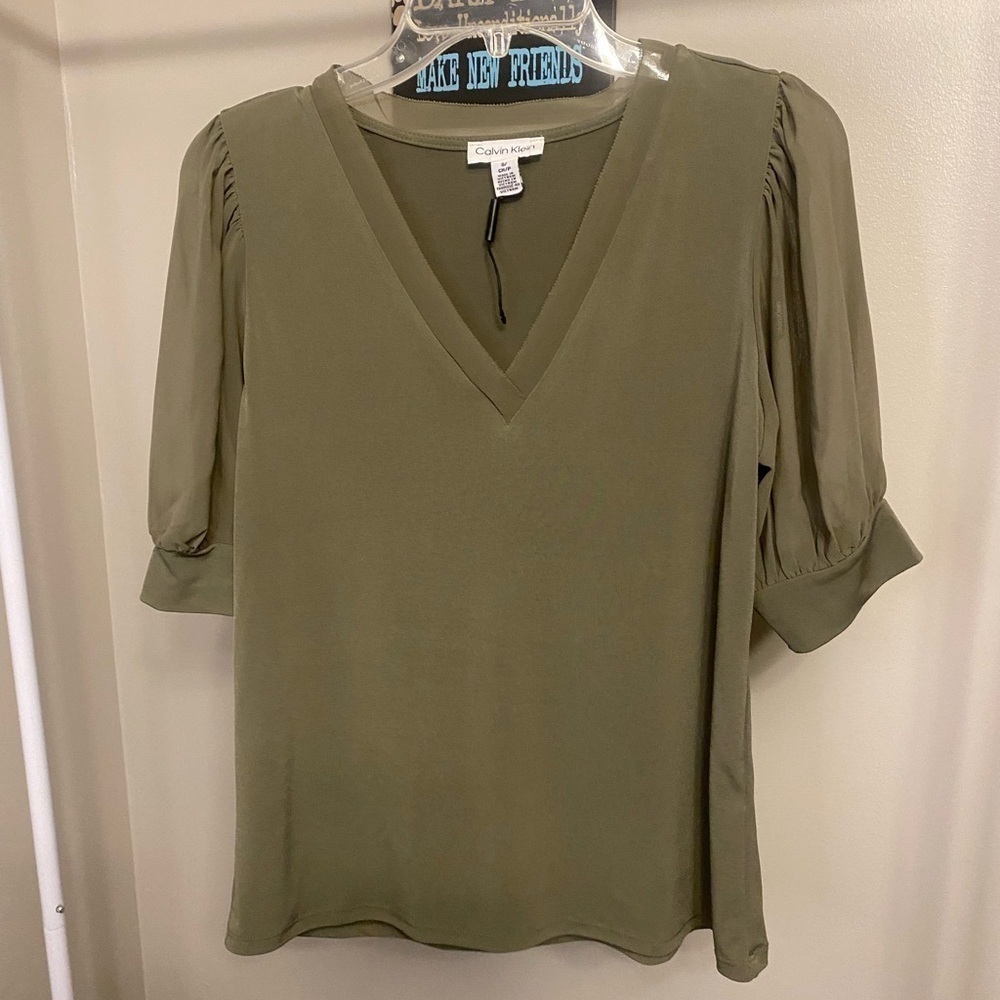 Calvin Klein green v neck blouse with puff sleeves NWOT